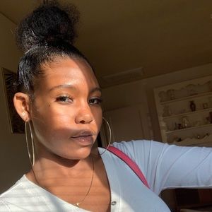 Meet your Posher, Mia